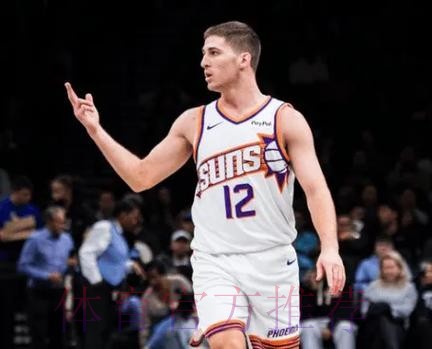 三分7中5！布克：吉莱斯皮无所不能，他让很多人感到惊讶